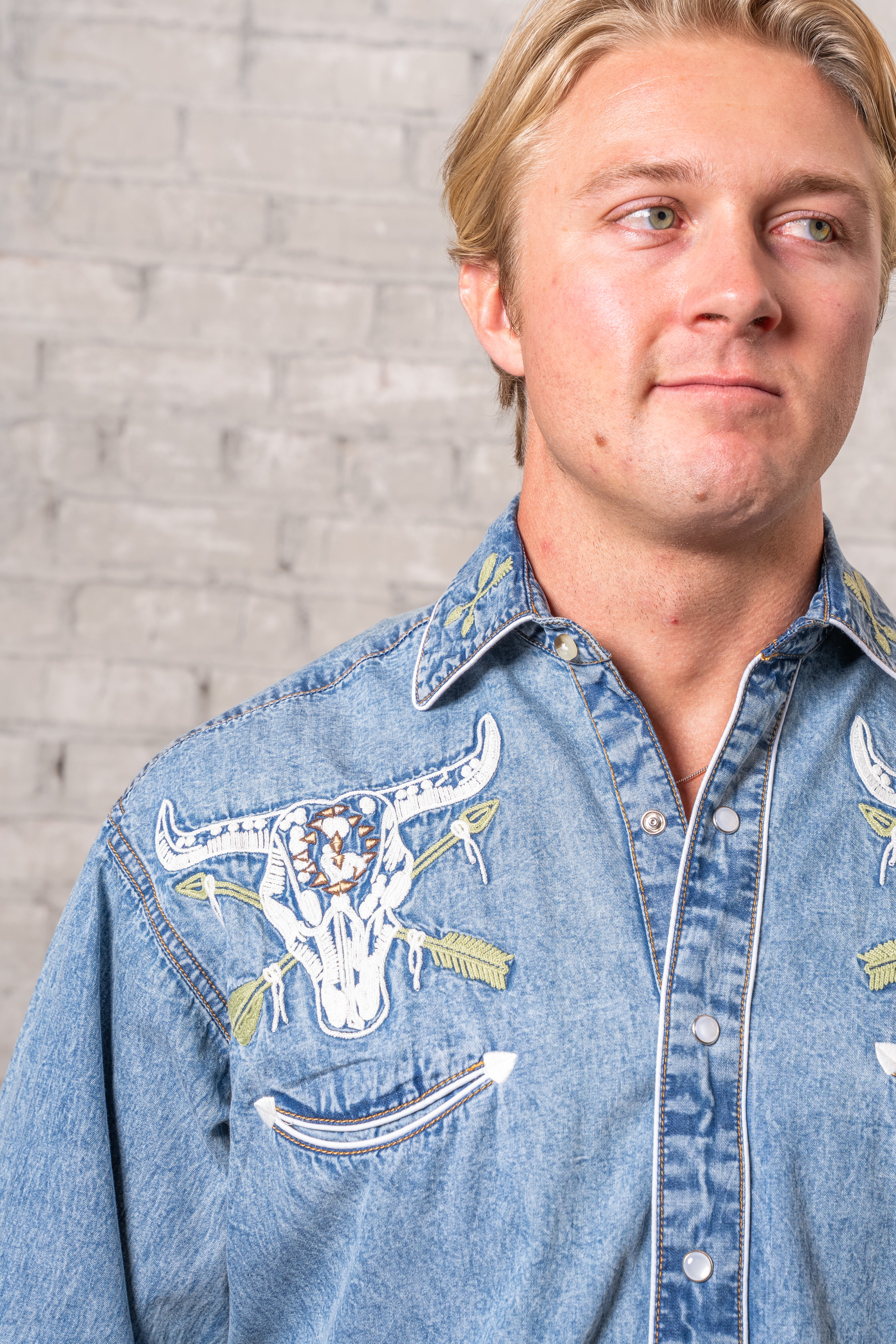 Rockmount Men's Vintage Denim Steer Skull & Arrow Chain Stitch