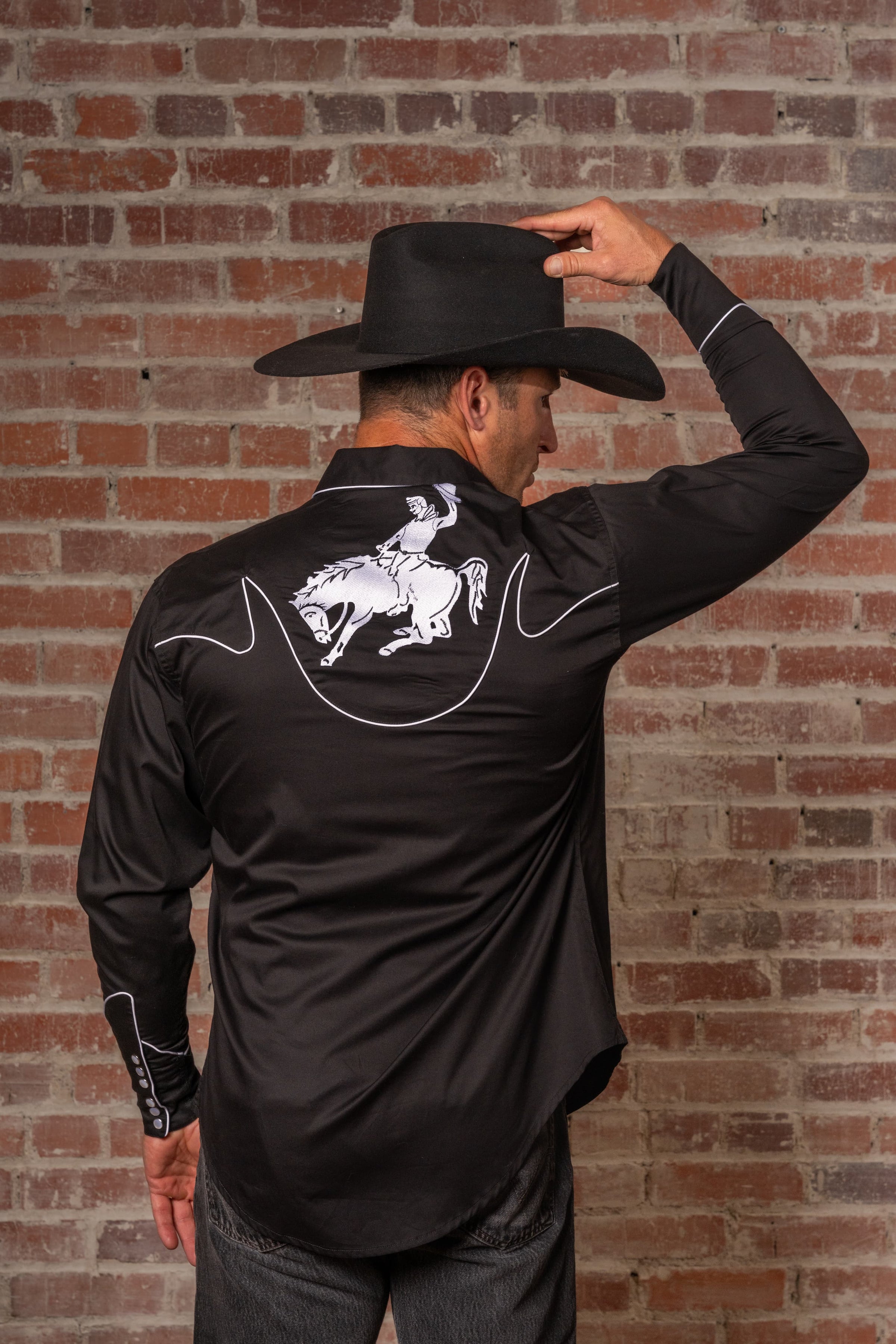 Men's Vintage Bronc Embroidered Western Shirt in Black & White